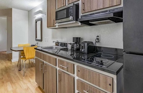 Northwest Dallas Hotel | Studio 6 Dallas, TX