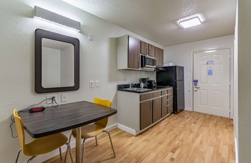 Northwest Dallas Hotel | Studio 6 Dallas, TX