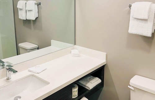 Algoma District Hotel | Studio 6 Hornepayne, ON