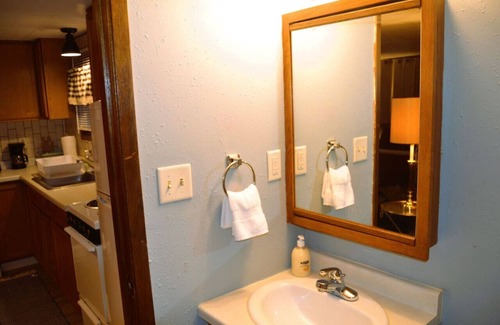 Grand Forks Apartment | Studio 7 : charming Studio Apartment by Riverside Park in Grand Forks, ND