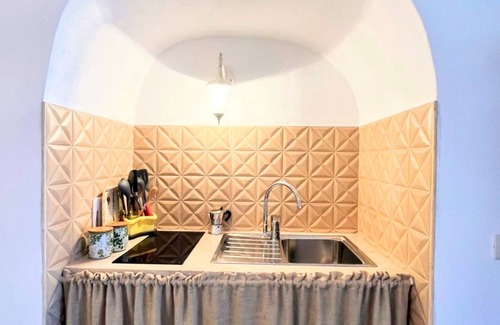 Monte Sant'Angelo Apartment | Studio 'Al Torrione 1' with Sea View and Air Conditioning