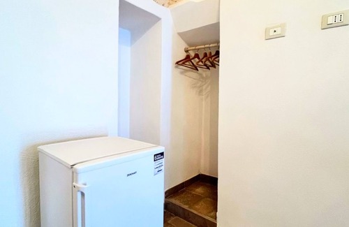 Monte Sant'Angelo Apartment | Studio 'Al Torrione 1' with Sea View and Air Conditioning