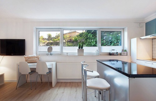 Welver Apartment | Studio Apartment "A Bed in the Cornfield in the Basement" with Front Garden & Wi-Fi