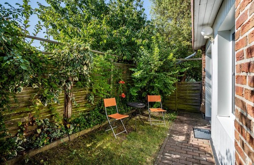 Blankenburg Apartment | Studio Apartment 'Apartment Sonnengärtchen' with Private Garden and Wi-Fi