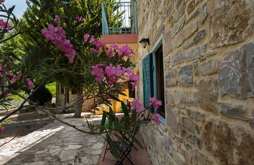 Kato Simi Apartment | Studio Apartment 'Akros Oreon, Omalos' with Mountain View, Private Terrace and Wi-Fi