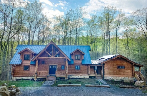 Dickerson Apartment | Studio apartment at Sugarloaf Log House
