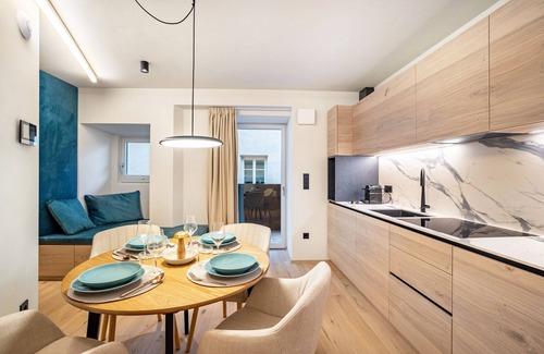 Old Town Apartment | Studio Apartment 'Avia Living Elisabeth' with Mountain View and Wi-Fi