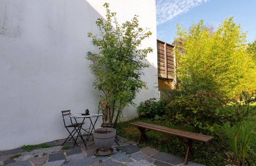 Brech Apartment | Studio Apartment 'Dans Maison Proche Gare' with Shared Terrace, Shared Garden and Wi-Fi