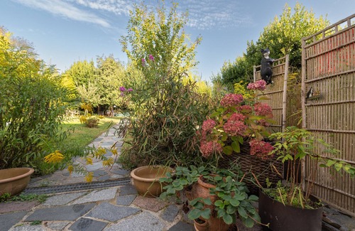 Brech Apartment | Studio Apartment 'Dans Maison Proche Gare' with Shared Terrace, Shared Garden and Wi-Fi