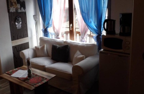 Lauenstein Apartment | Studio Apartment 'Doppelzimmer Schloss Lauenstein' with Shared Terrace and Wi-Fi