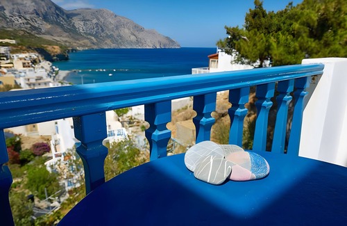 Diafani Apartment | Studio Apartment 'Double No 1' with Sea View, Wi-Fi and Air Conditioning