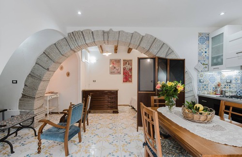 Calatafimi Apartment | Studio Apartment 'Flat Calatafimi Segesta' with Wi-Fi and Air Conditioning