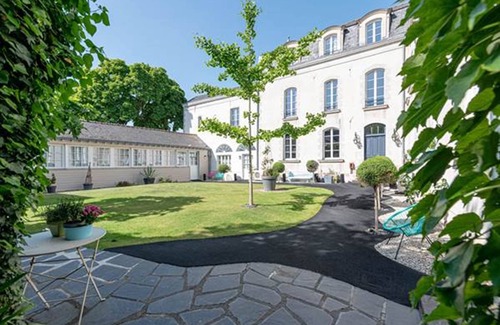 Saint-Serge Apartment | Studio Apartment