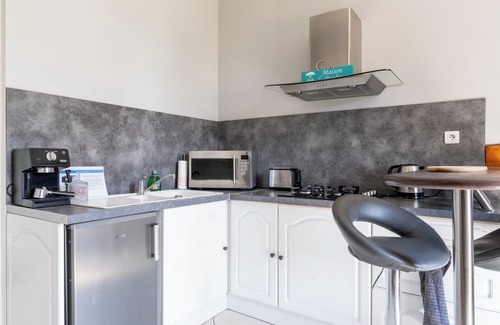 Saint-Herblain Apartment | Studio Apartment 'Manoir De L' Aisnerie - St Exupéry' with Shared Garden and Wi-Fi