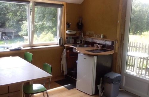 Broons Apartment | Studio Apartment 'Gite 2 Personnes Sauna Et Étang' with Shared Garden and Wi-Fi
