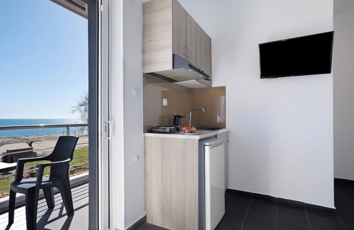 Pidima Kyras Apartment | Studio Apartment 'Iguana 3' with Sea View, Wi-Fi and Air Conditioning