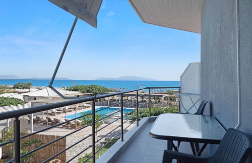 Pidima Kyras Apartment | Studio Apartment 'Iguana 1' with Shared Pool, Wi-Fi and Air Conditioning