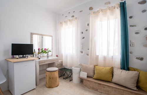 Marpissa Apartment | Studio Apartment 'Ktima San Antonio Paros - Parion' with Sea View, Wi-Fi and Air Conditioning