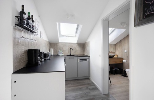 Oy-Mittelberg Apartment | Studio Apartment 'Loft Mit Seeblick Und Innenpool' with Lake View, Balcony and Wi-Fi
