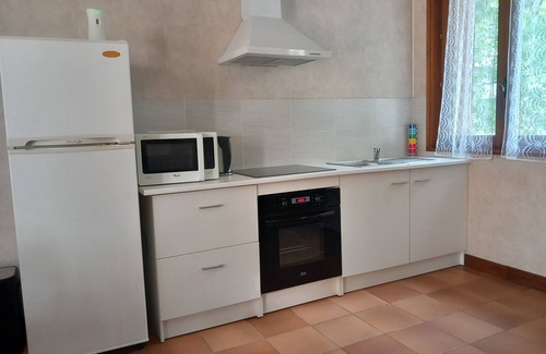Vienne Apartment | Studio Apartment 'Maupas' with Shared Terrace and Wi-Fi