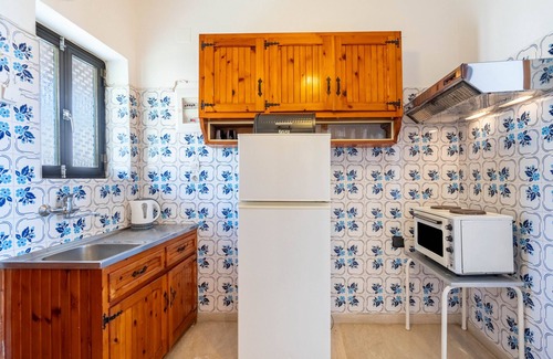 Agios Gordios Apartment | Studio Apartment 'Mires House Front 1' with Sea View, Wi-Fi and Air Conditioning
