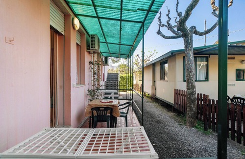 Albenga Apartment | Studio Apartment "Monolocale La Pineta 46" with Shared Pool, Private Terrace & Wi-Fi