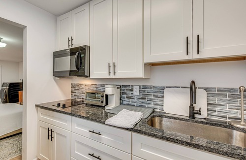Edgewood Apartment | Studio Apartment Near East Atlanta Village