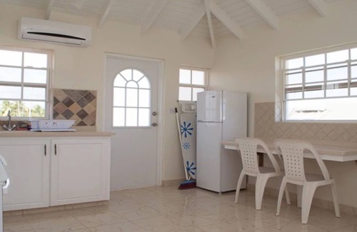 West Coast Apartment | Studio Apartment Plover Court Apartments