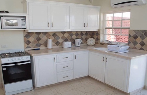 West Coast Apartment | Studio Apartment Plover Court Apartments