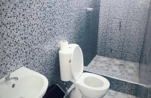Cape Coast House | Studio Appartment -Kitchen, Bathnn