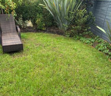 West Twickenham Apartment | Studio apt with private parking