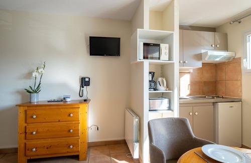 Lons-le-Saunier Apartment | Studio au calme | En bordure du Parc des Bains