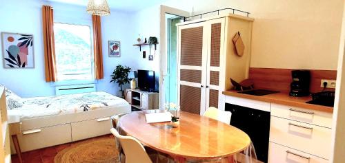 Digne-les-Bains Apartment | Studio au calme vue montagne "Petit Tibet"