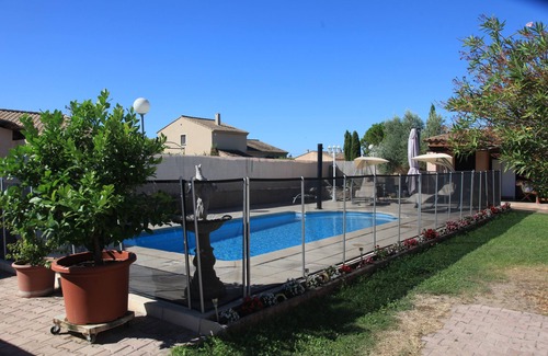 Robion Apartment | Studio au Pied du Luberon Avec Piscine