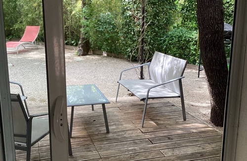 Cogolin Apartment | Studio Avec Terrasse et Pergola Dans Propriété Calme et Sécurisée
