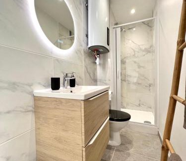 Les Beaux-Arts Apartment | Studio Beaux Arts - *Proche centre *Clim *Balcon