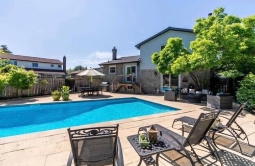 Halton Regional Municipality House | Studio Bedroom 2 beds Barn Door, full washroom, home gym, fridge,Large smart tv