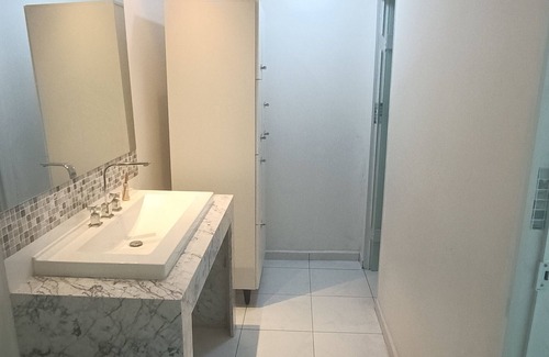 Itaim Bibi Apartment | Studio space (up to 2 people) in an upscale and safe neighborhood!