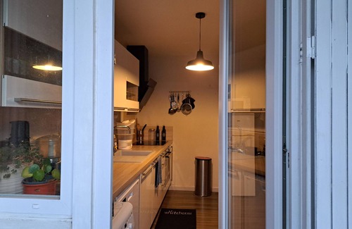 Nimes Apartment | STudio - bright - CLIM - Balcony - Wifi - shared bathroom