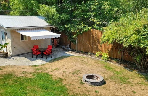 Sardis Cabin | Studio cabin for 1-4 by Chilliwack River