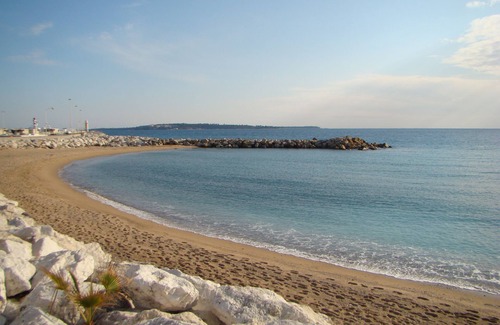 Le Suquet Apartment | Studio Cabin for 2 adults opposite the beach.