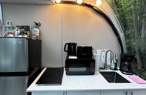 Parry Sound Apartment | Studio Capsule House in Parry Sound #32