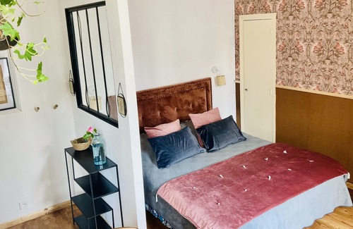 Oloron-Sainte-Marie Apartment | Studio Centre Ville Dans Demeure du 18 ème Siècle