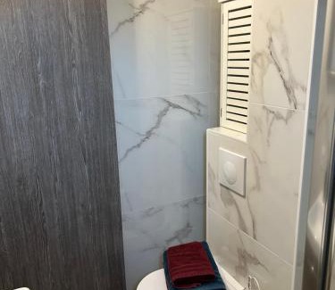 Les Bormettes Apartment | studio climatisé proche port et plages