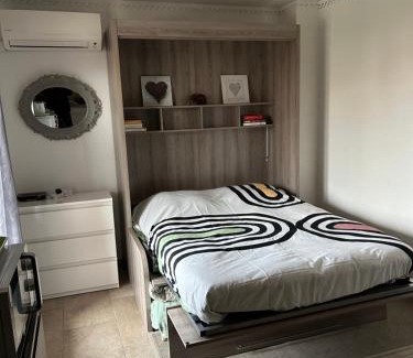 Les Bormettes Apartment | studio climatisé proche port et plages