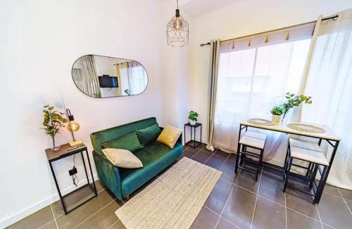 Saint Clair Apartment | Studio cosy avec mezzanine, bien équipé, Caluire
