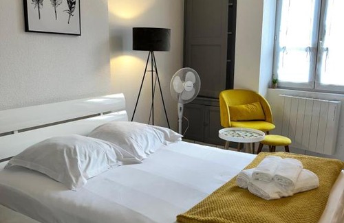 Nevers Apartment | Studio Cosy - centre ville Travail, Week-end, Voyage