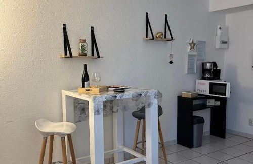 Nevers Apartment | Studio Cosy - centre ville Travail, Week-end, Voyage