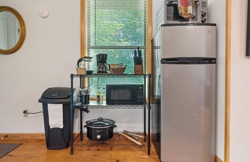 Horseshoe Bend Apartment | Studio Cottage with Lake View and Lake Access