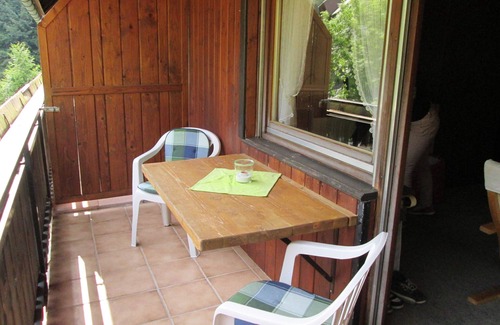Bad Peterstal-Griesbach Apartment | Studio Apartment 'Einzimmerapartment Nr 4' with Mountain View, Shared Terrace and Wi-Fi